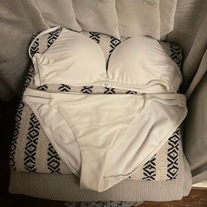 Womens no boundaries bikini white L